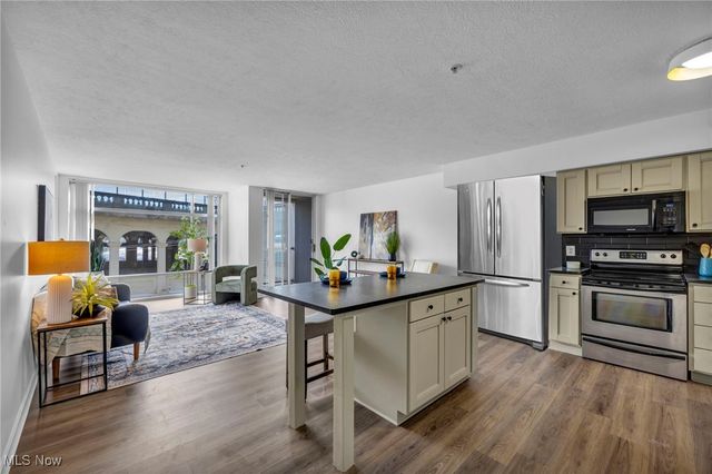 2222 Detroit Avenue 503, Cleveland, OH 44113