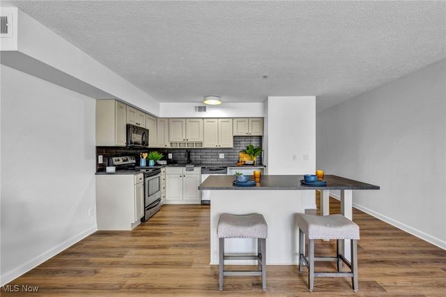 2222 Detroit Avenue 503, Cleveland, OH 44113