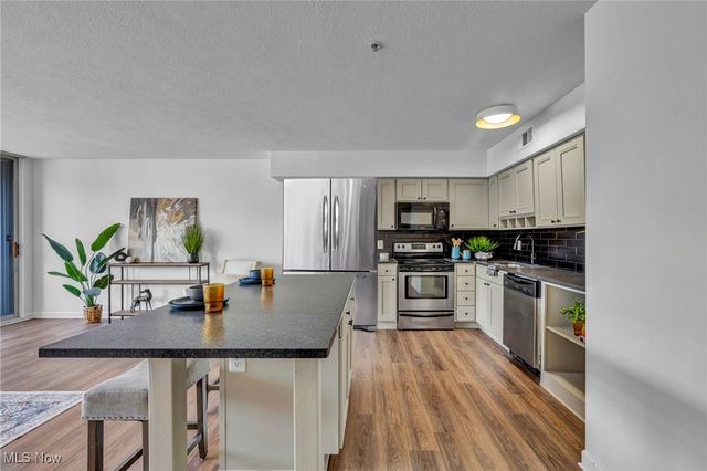 2222 Detroit Avenue 503, Cleveland, OH 44113