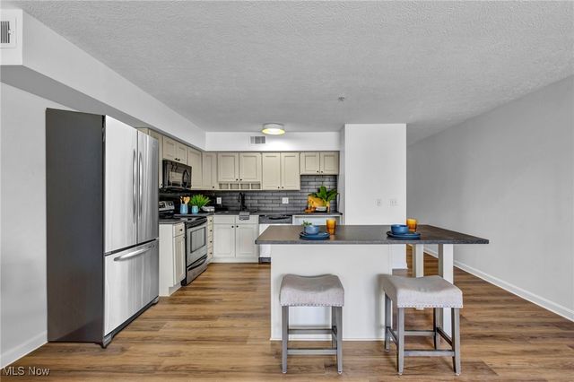 2222 Detroit Avenue 503, Cleveland, OH 44113