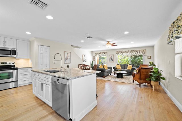 2736 SE Birmingham Drive, Stuart, FL 34994