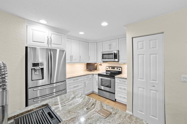 2736 SE Birmingham Drive, Stuart, FL 34994