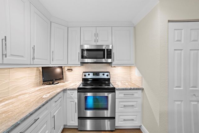 2736 SE Birmingham Drive, Stuart, FL 34994