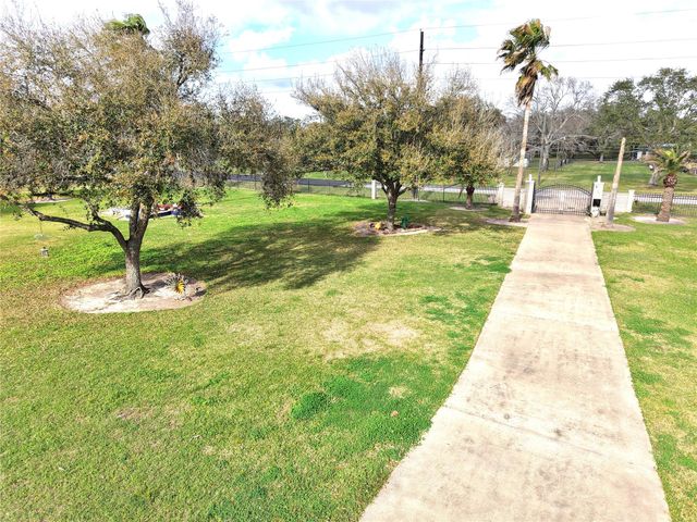 10302 Hanselman Road, Manvel, TX 77578