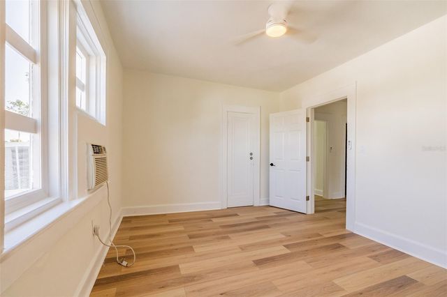 218 N PINELLAS AVENUE, Tarpon Springs, FL 34689