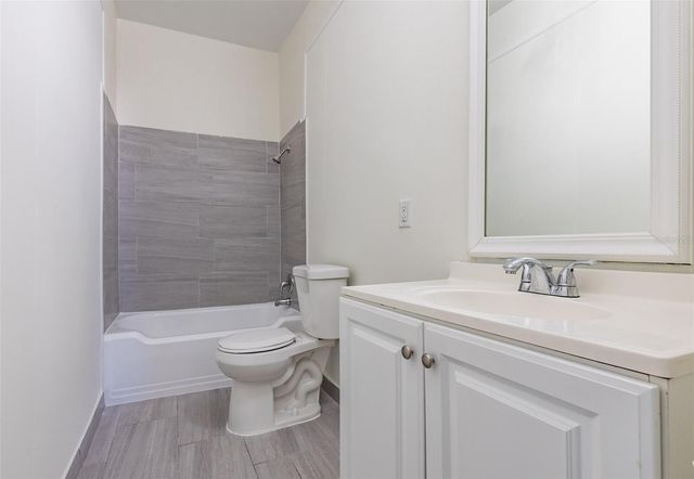 218 N PINELLAS AVENUE, Tarpon Springs, FL 34689