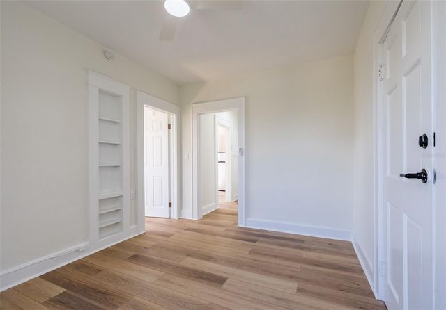 218 N PINELLAS AVENUE, Tarpon Springs, FL 34689