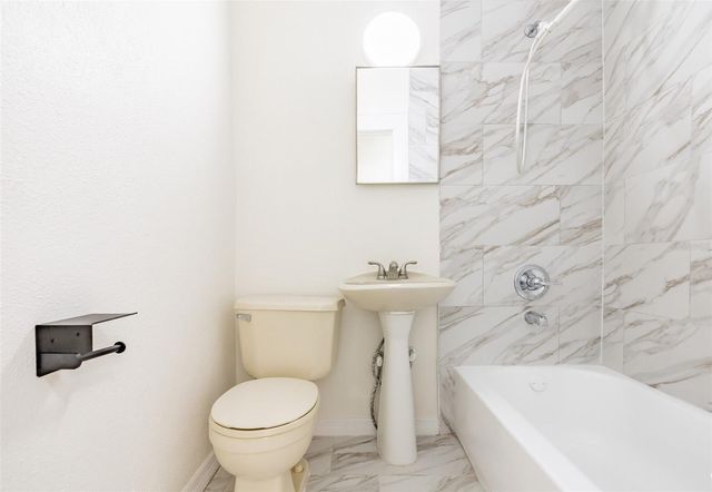 218 N PINELLAS AVENUE, Tarpon Springs, FL 34689