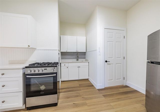 218 N PINELLAS AVENUE, Tarpon Springs, FL 34689