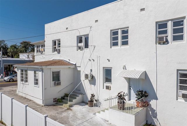 218 N PINELLAS AVENUE, Tarpon Springs, FL 34689