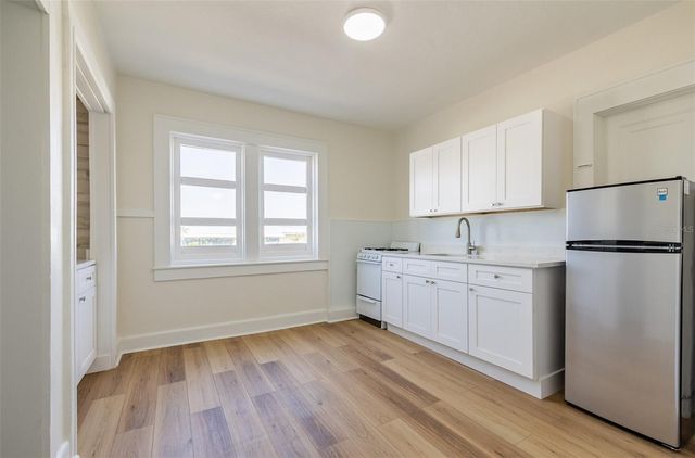 218 N PINELLAS AVENUE, Tarpon Springs, FL 34689