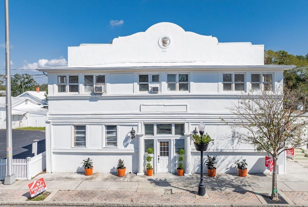 218 N PINELLAS AVENUE, Tarpon Springs, FL 34689