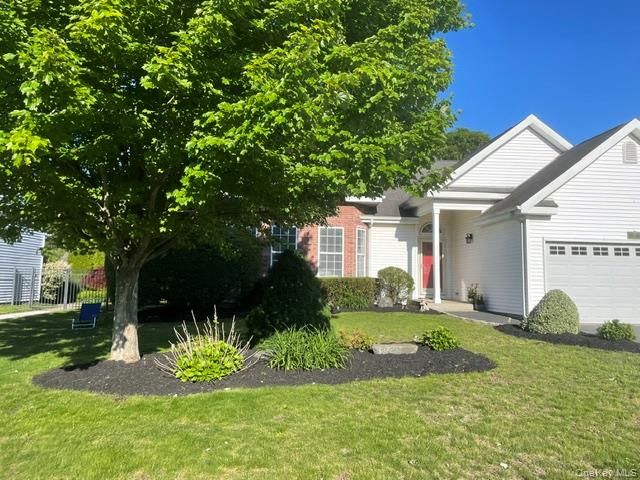 87 Summerfield Drive, Holtsville, NY 11742