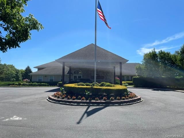 87 Summerfield Drive, Holtsville, NY 11742