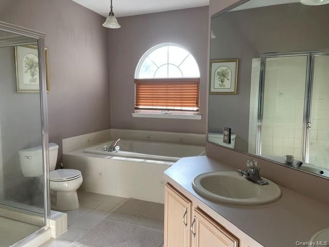 87 Summerfield Drive, Holtsville, NY 11742