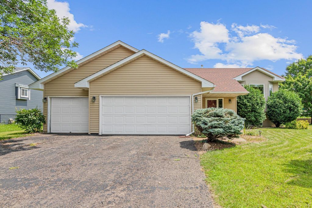 9036 Kentucky Avenue N, Brooklyn Park, MN 55445