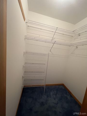 950 S Hemlock Street, Iron Mountain, MI 49801