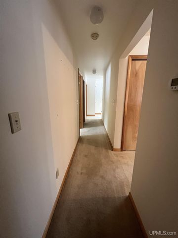 950 S Hemlock Street, Iron Mountain, MI 49801