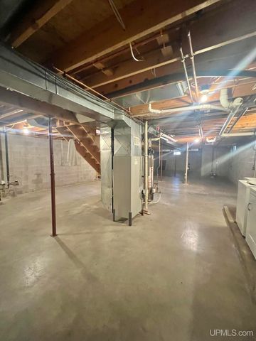 950 S Hemlock Street, Iron Mountain, MI 49801