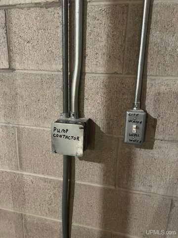 950 S Hemlock Street, Iron Mountain, MI 49801