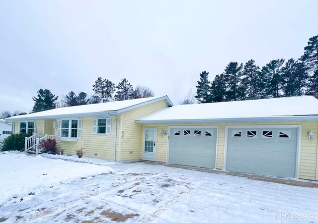 950 S Hemlock Street, Iron Mountain, MI 49801