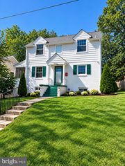 1826 N QUESADA ST N, Arlington, VA 22205