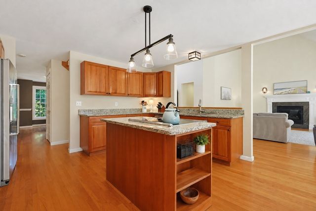 31 Hockanum Rd, Hadley, MA 01035