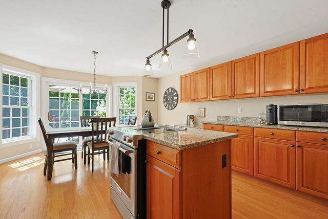 31 Hockanum Rd, Hadley, MA 01035