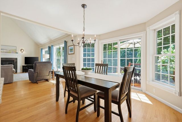 31 Hockanum Rd, Hadley, MA 01035