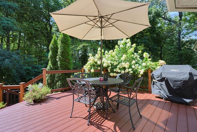 31 Hockanum Rd, Hadley, MA 01035
