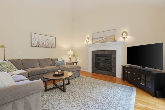 31 Hockanum Rd, Hadley, MA 01035