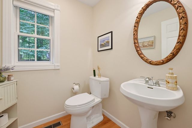 31 Hockanum Rd, Hadley, MA 01035