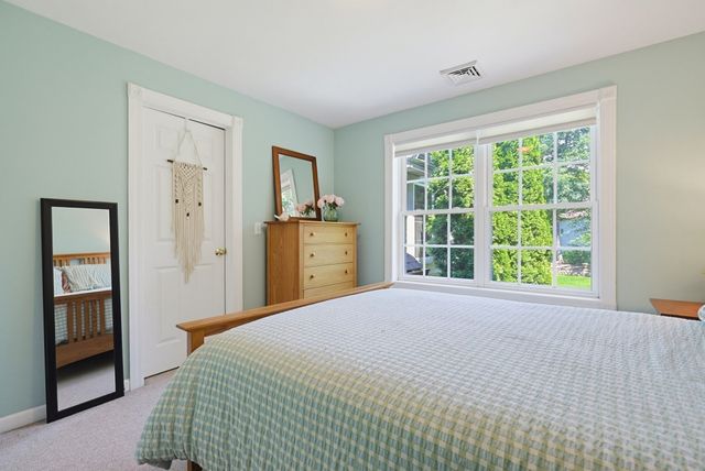 31 Hockanum Rd, Hadley, MA 01035