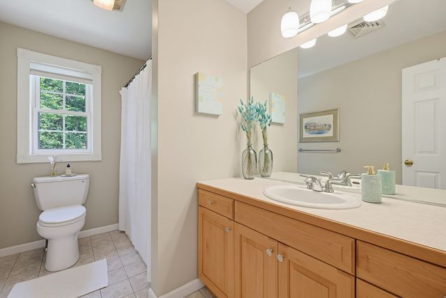 31 Hockanum Rd, Hadley, MA 01035