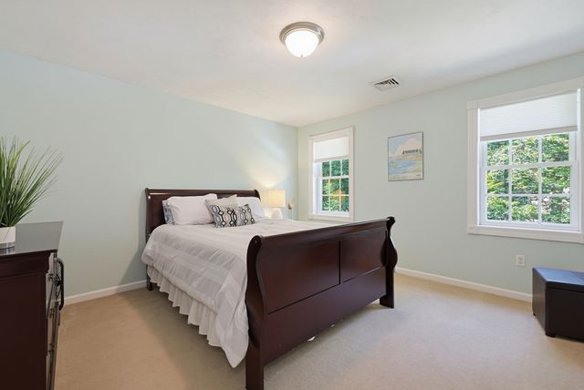 31 Hockanum Rd, Hadley, MA 01035