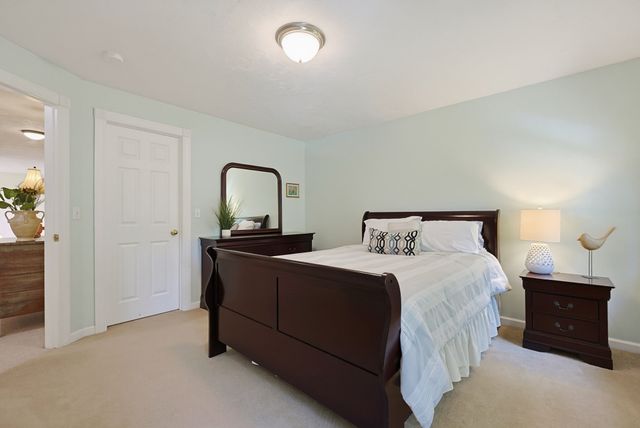 31 Hockanum Rd, Hadley, MA 01035