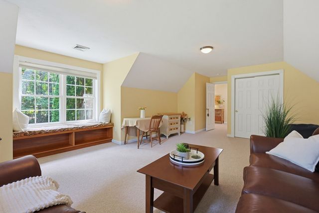 31 Hockanum Rd, Hadley, MA 01035