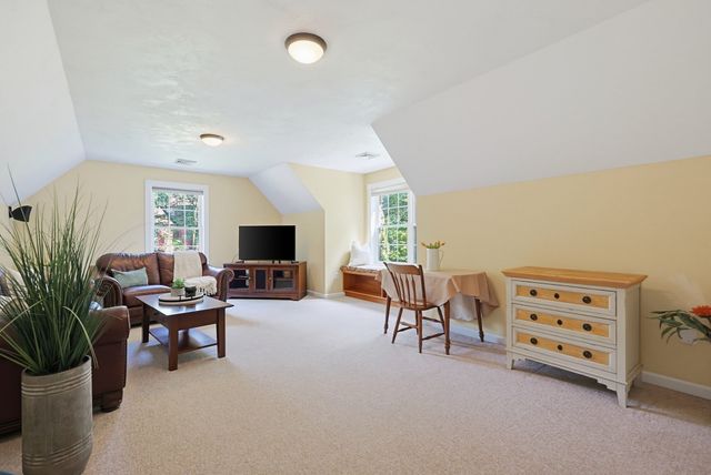 31 Hockanum Rd, Hadley, MA 01035