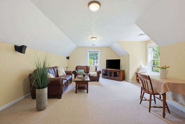 31 Hockanum Rd, Hadley, MA 01035