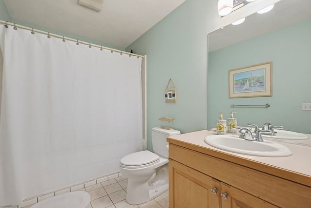 31 Hockanum Rd, Hadley, MA 01035
