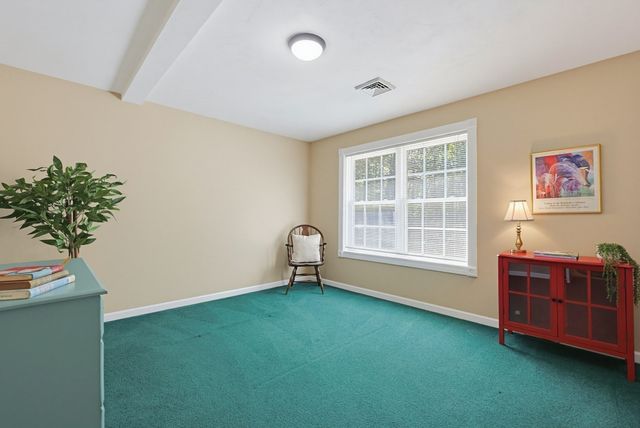 31 Hockanum Rd, Hadley, MA 01035