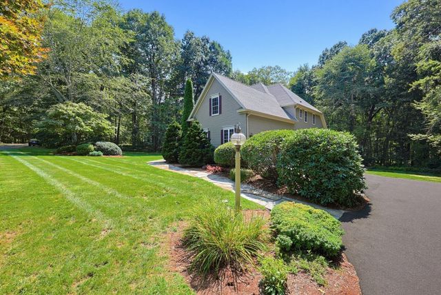 31 Hockanum Rd, Hadley, MA 01035