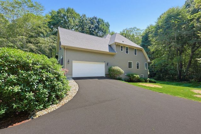 31 Hockanum Rd, Hadley, MA 01035
