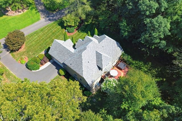 31 Hockanum Rd, Hadley, MA 01035
