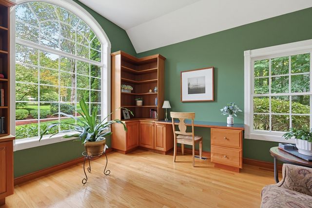 31 Hockanum Rd, Hadley, MA 01035
