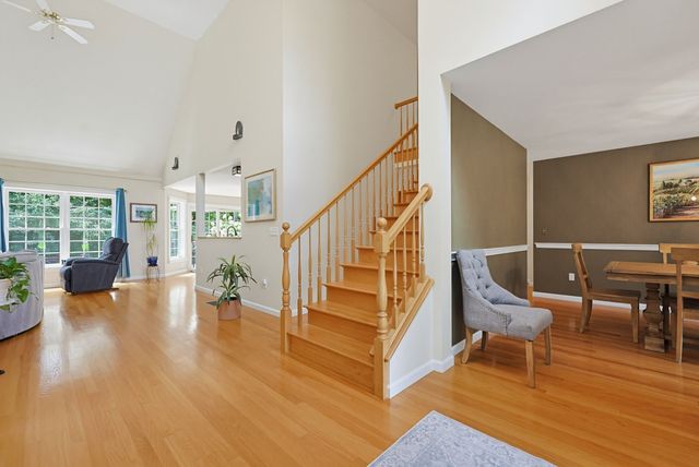31 Hockanum Rd, Hadley, MA 01035