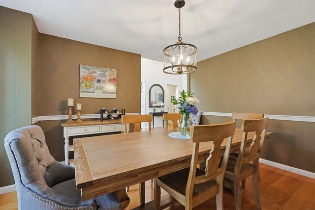 31 Hockanum Rd, Hadley, MA 01035