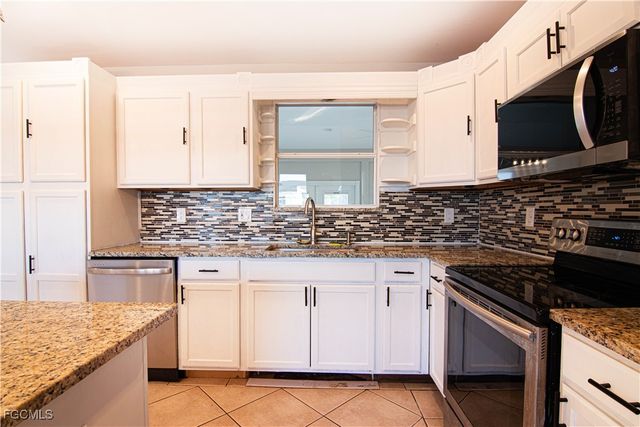 2022 NE 10th PL, Cape Coral, FL 33909