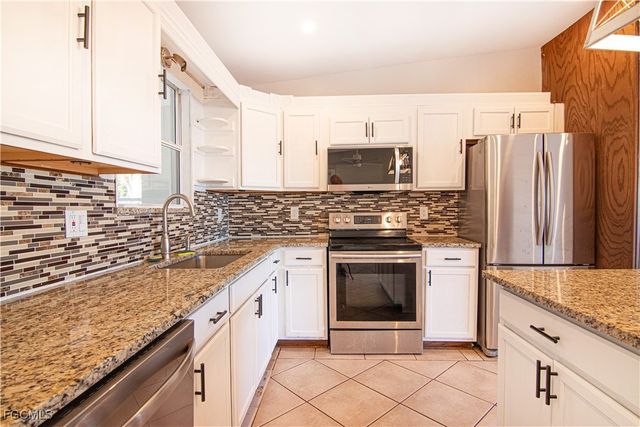 2022 NE 10th PL, Cape Coral, FL 33909