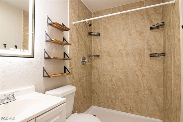 2022 NE 10th PL, Cape Coral, FL 33909